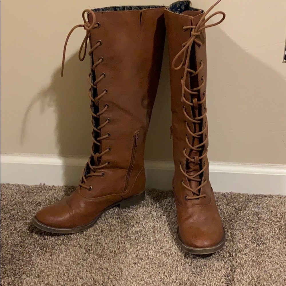 Boots - Picture 2 of 4